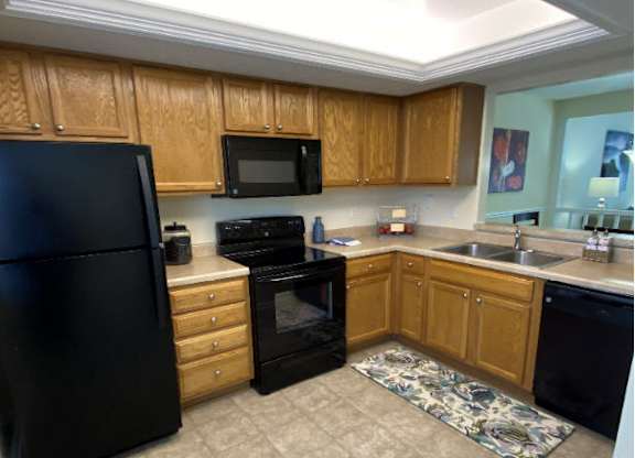 Large Townhouse Kitchen at Woodland Springs Apartment Homes, Carmel