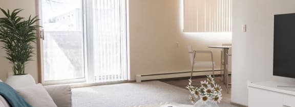 Grand Forks, ND Cherry Creek Apartments | living room