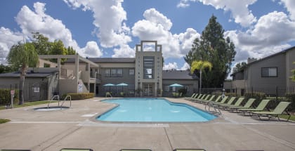 Autumn Oaks apartments pool, spa, lounge chairs and clubhouse building