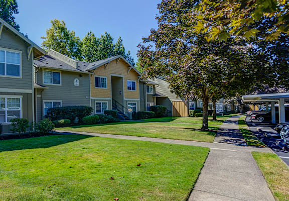 Garden outdoor at Commons at Hawthorn Village Apartments, Hillsboro, OR