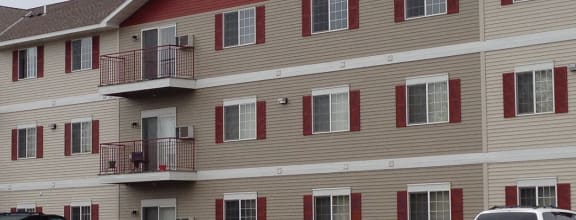 Elegant Exterior View at Somerset Apartments, Fergus Falls, Minnesota