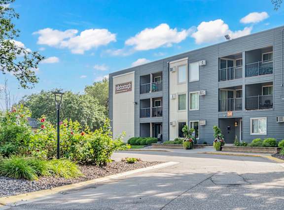 Exterior Landscape at Hillsborough Apartments, Minnesota, 55113