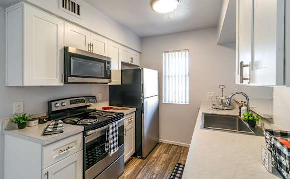 Papago Crossing Apartments in Phoenix, Arizona Model Kitchen