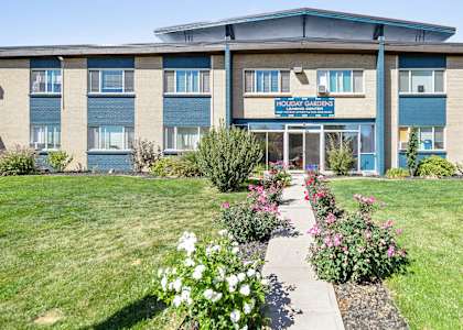 Leasing Center Exterior at Holiday Gardens, Lakewood, CO