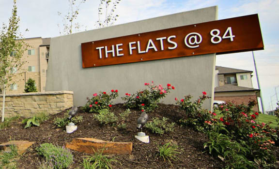 The Flats at 84 entrance sign in Lincoln NE