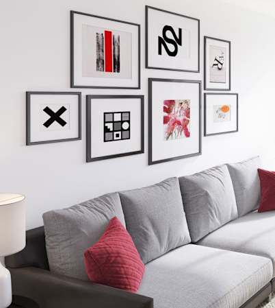 Livingroom with a sofa table, area rug and pictures on the wall
