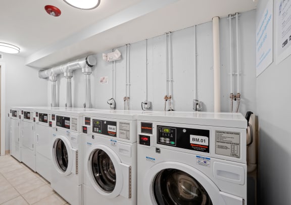 Laundry Washer Dryer Route 95 195 downtown providence college hill commute MBTA t-stop Pool waterfront walkable quartz stainless steel appliances dishwasher large closets