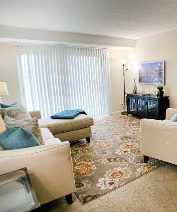 bedroom at Hunter's Creek Apartments, Cincinnati