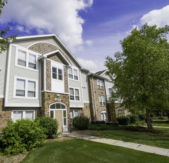 Front View of Brentwood Park Apartments in La Vista, NE 68128