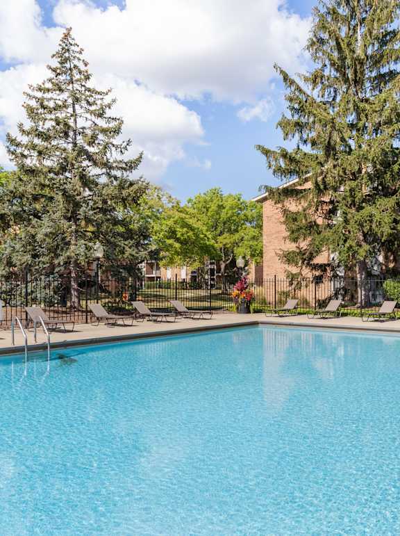 Large swimming pool at fifty9 Grove Apartments, Illinois