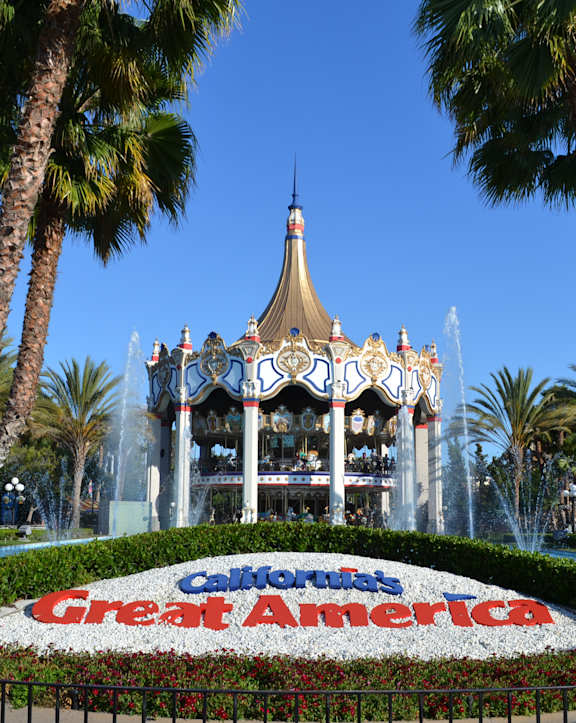 A sign that says "California's Great America" is in the foreground of a picture.
