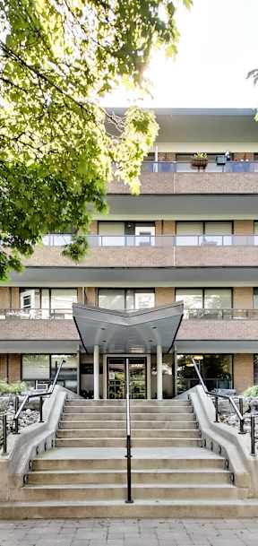 the building in which the hotel is located