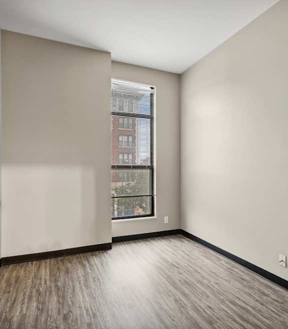 Unfurnished Living Area at Delmar Loop Apartments, Missouri, 63112