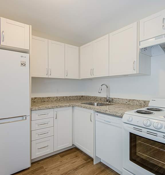 White Kitchen at 107 Redpath, Toronto, M4S 2J9