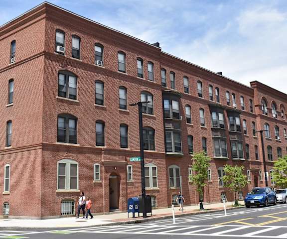 Newcastle-Saranac Apartments