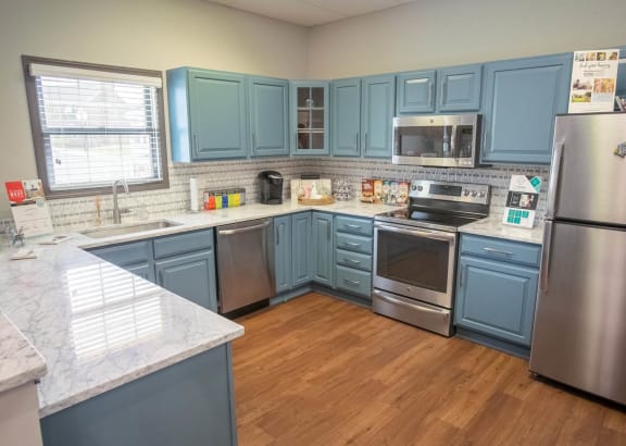 Large Kitchen at Heathermoor and Bedford Commons Apartments in Columbus OH