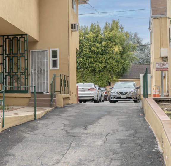 Laundryat Beverly Boulevard Apartments, Los Angeles, CA, 90004