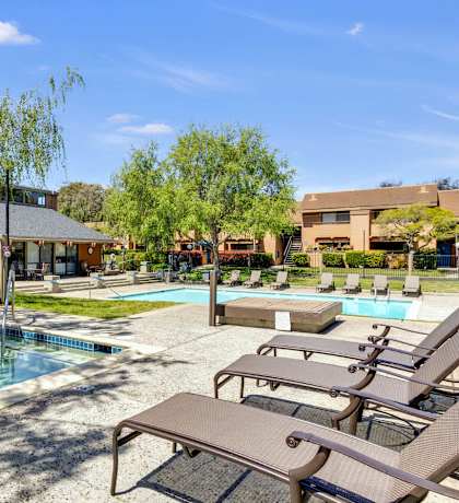 the reserve at bucklin hill pool and hot tub with chaise lounge chairs