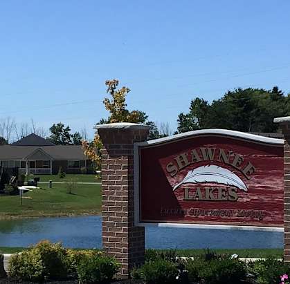 Shawnee Lakes Apartments entry sign