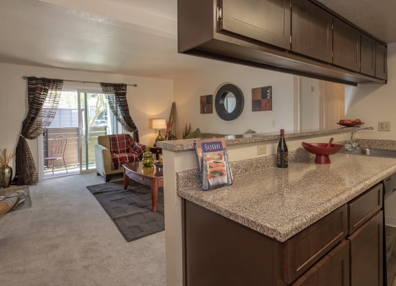 Pheasant Pointe Model Upgraded Kitchen Bar
