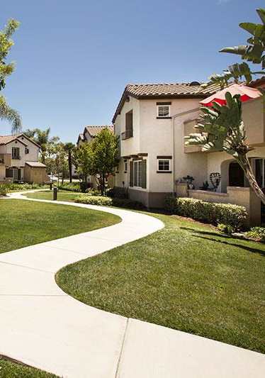 courtyard view of Villas at the Park apartments