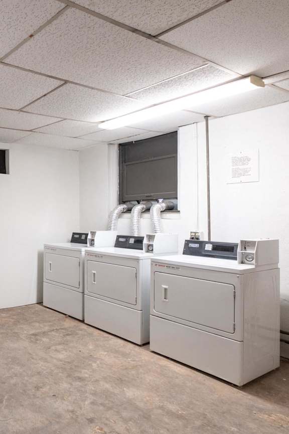 Laundry Room at Palms at Menlo, California, 90006