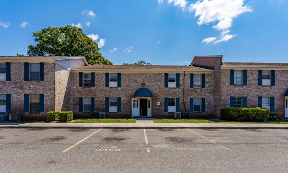 apartment buildings at Jacksonville Heights Apartments