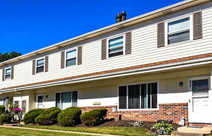 Elegant Exterior View at Huntington Hills Townhomes, Integrity Realty, Stow, 44224