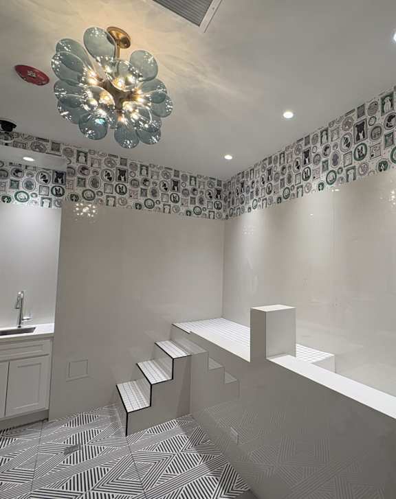 Large Bathtub at The Nest at Lincoln Park West, Illinois, 60614