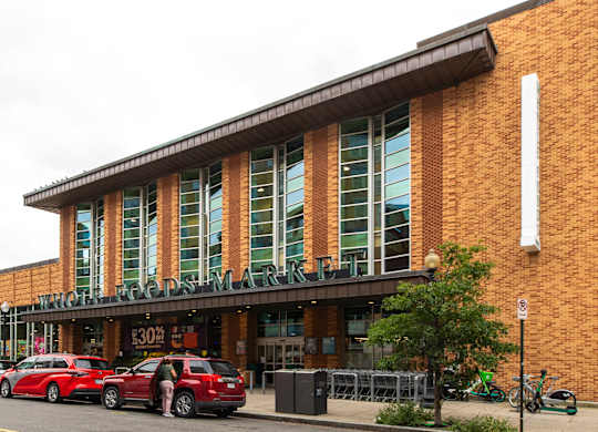 Whole Foods grocery near The Palisades at Logan Circle Apartments, 1464 Rhode Island Avenue, NW, Washington, DC 20005