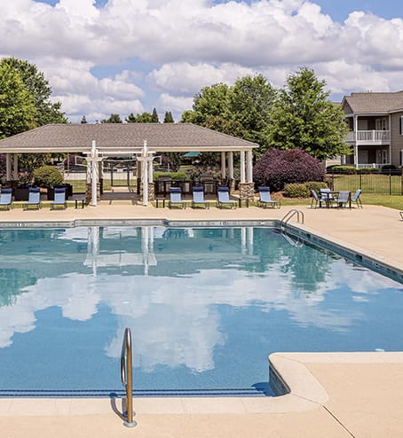 Swimming Pool at Bedford Parke Apartments in Warner Robins, GA 31088