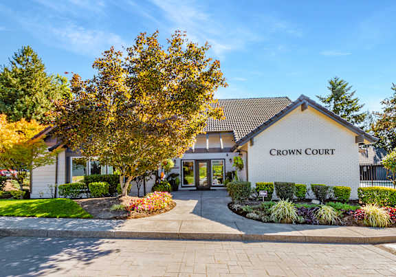 Exterior view of Crown Court's leasing office in Clackamas