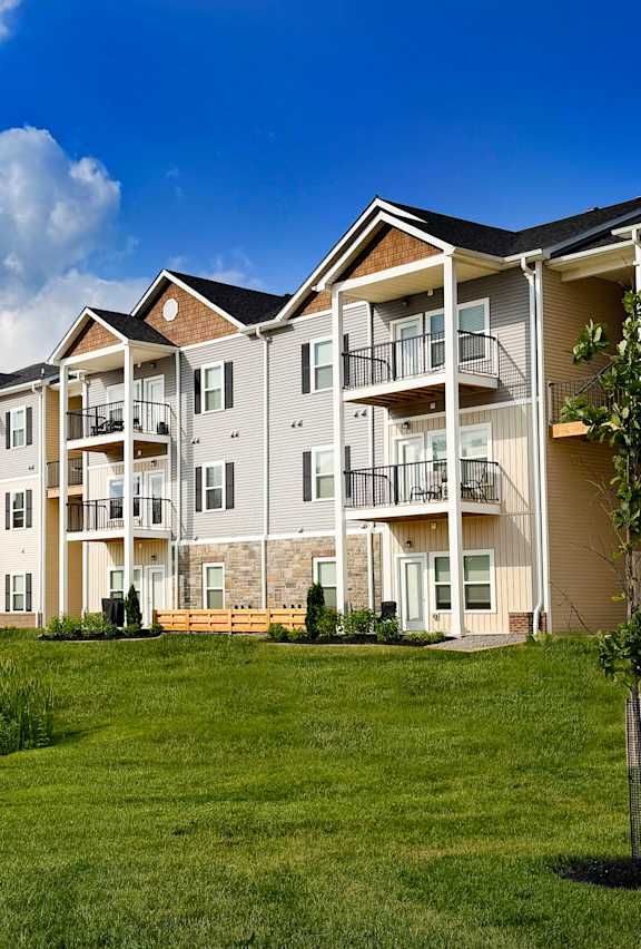 Property Exterior View at The Meridian on 32 Apartments, Batavia, OH