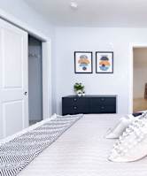 additional photo for property listing at chic digs with room to stretch out in the village 22 car