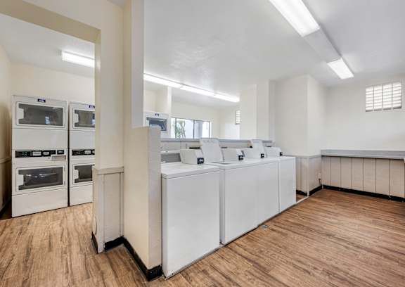 Resident Laundry Room at Glen Oaks