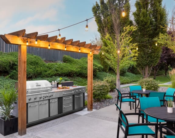Riverpointe Apartments BBQ Area with Seating