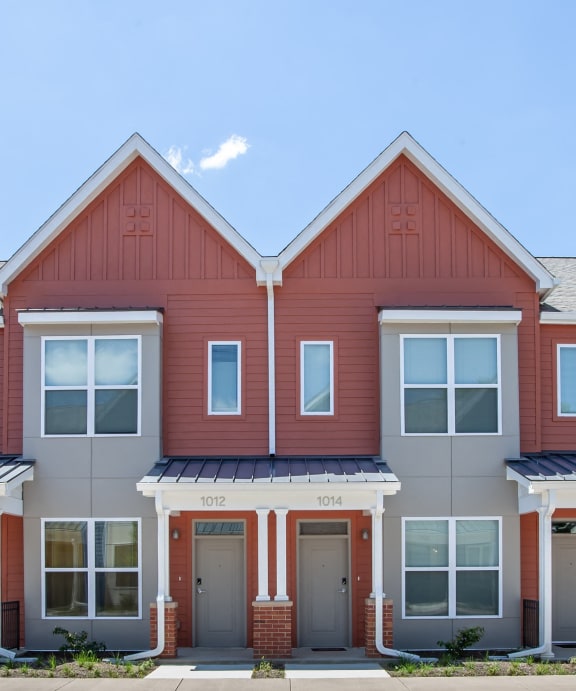 a row of townhouses on the side of a street