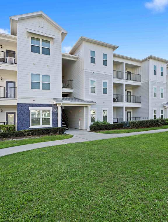 exterior view at the regency woods apartments in pascagoula, ms