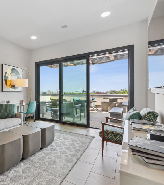Living room at Skylark in Savannah, GA 31401