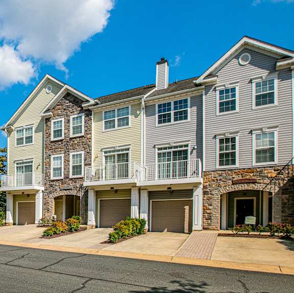 Community Views at Broadlands Apartments, Ashburn, 20148