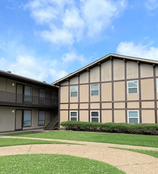 Outdoor Courtyard at Lifestyle at Shreveport Apartments, Shreveport, Louisiana