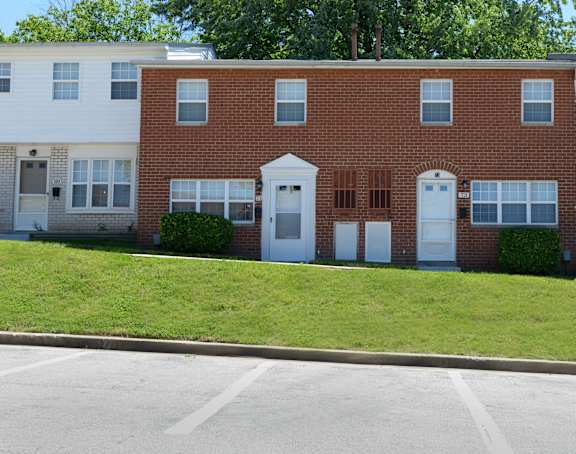 A row of houses with a white garage door in the middle.