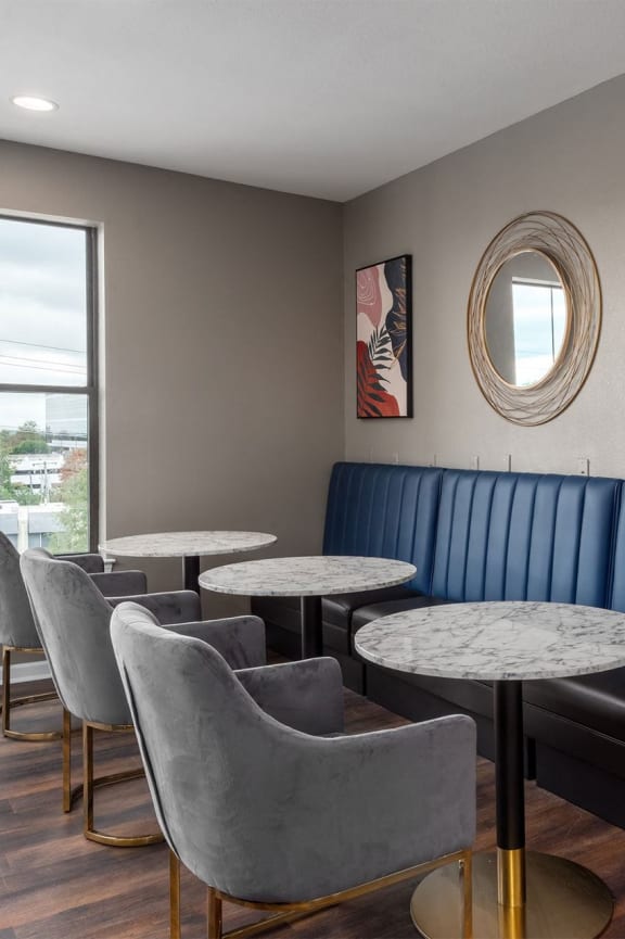 Kings Landing Apartments in Creve Coeur, MO