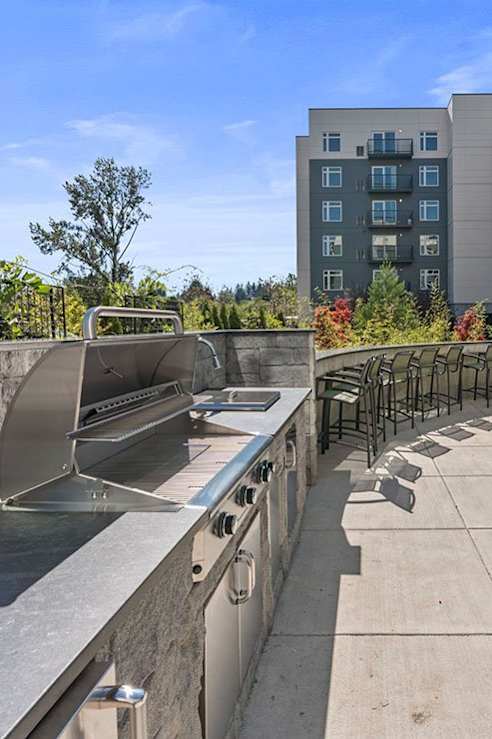 Patio area with chairs at Nuovo Apartments, Bellevue