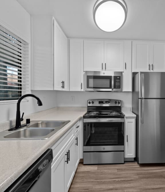 Sagecliff Apartments Model Kitchen