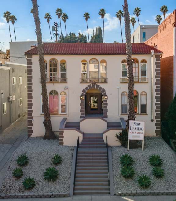 Front of apartment building at Hillstone Flats Apartments, Los Angeles, CA