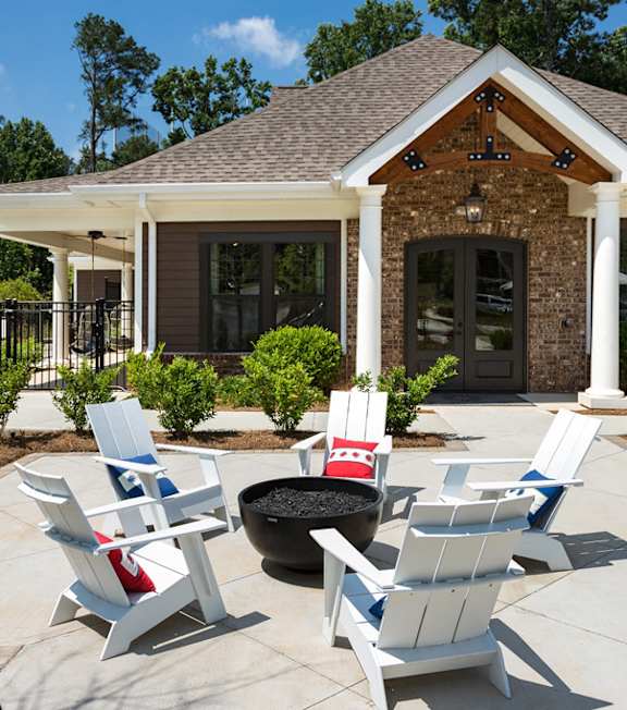 Patio with table and chairs at Echo at North Pointe Center, Georgia 30009