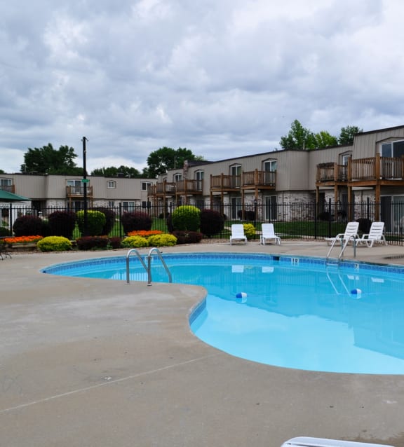 A refreshing swimming pool at Park 25 Apartments, perfect for relaxation and enjoying the outdoors.