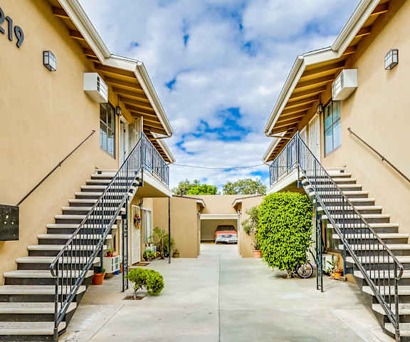 Le Mar Apartments Exterior Building View in Fullerton, CA.