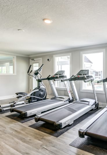 the gym at the shiloh green apartments in kennesaw, ga